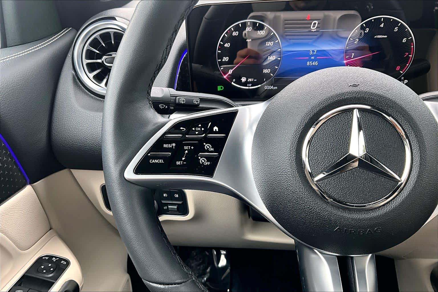 Used 2025 Mercedes-Benz GLB 250 4MATIC image 24