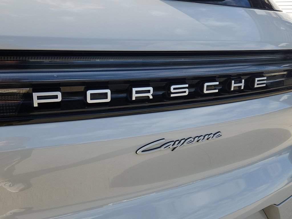 Certified 2025 Porsche Cayenne E-Hybrid AWD/4WD image 29