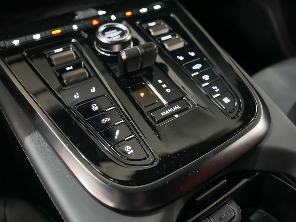 Used 2025 Aston Martin DBX 707 AWD/4WD image 32