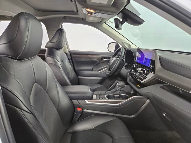 Used 2025 Toyota Highlander Limited image 15