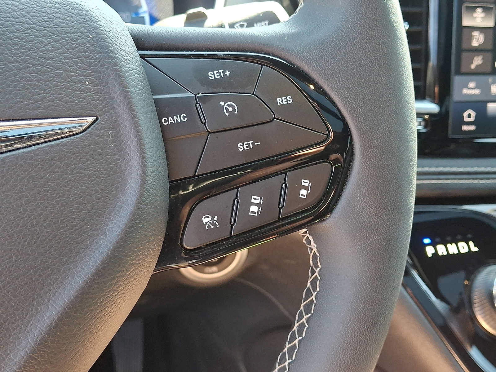 Used 2025 Chrysler Pacifica Limited FWD image 24
