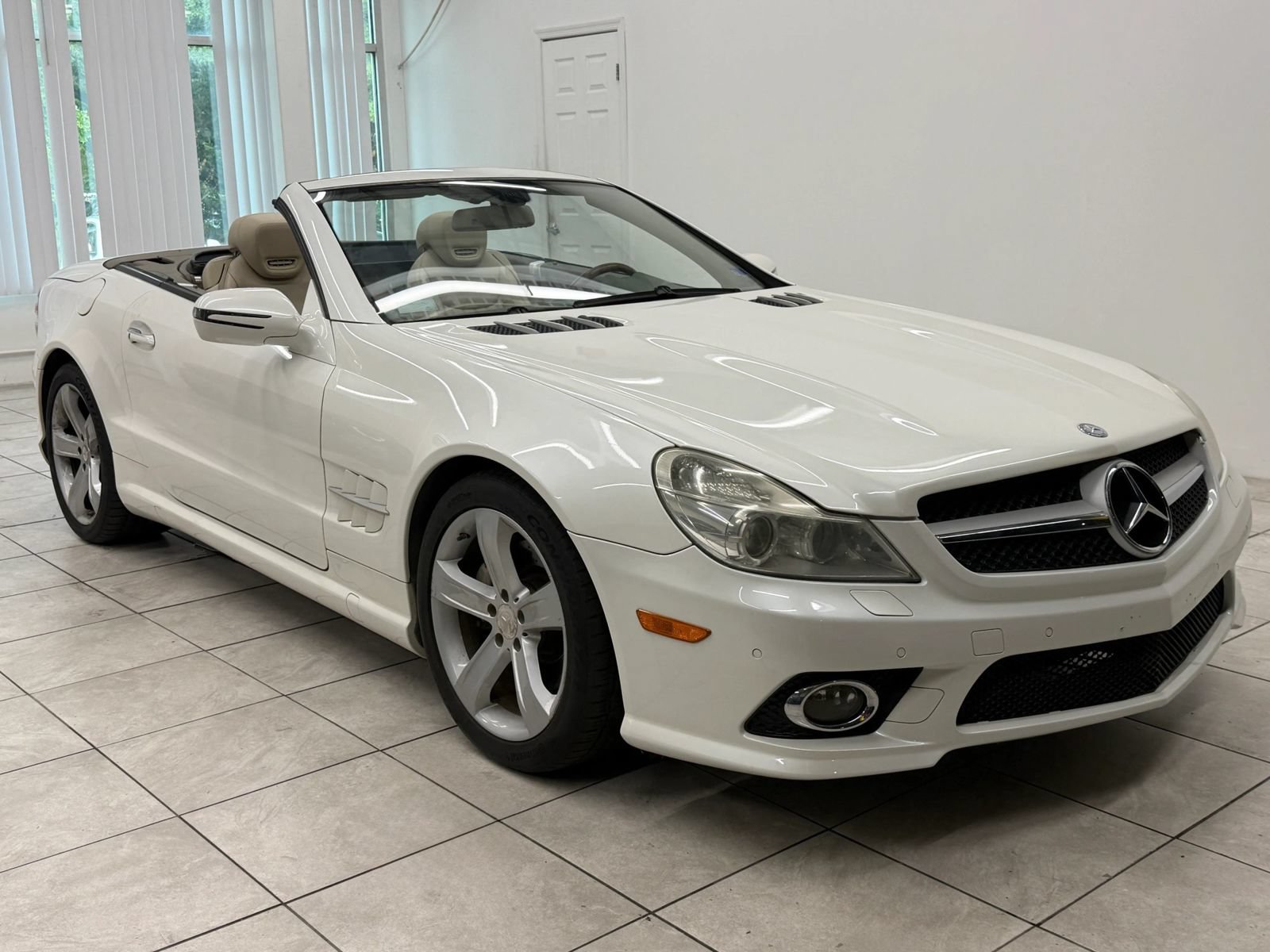 Used 2009 Mercedes-Benz SL 550 image 1