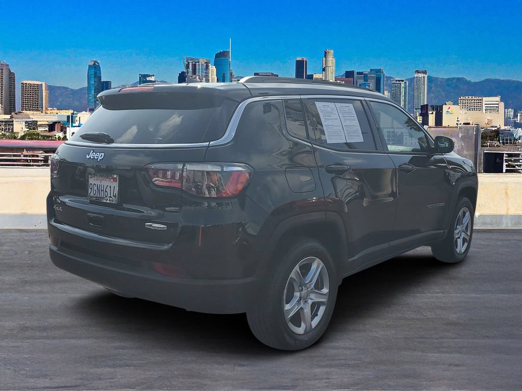 Used 2023 Jeep Compass Latitude w/ Convenience Group AWD/4WD image 4