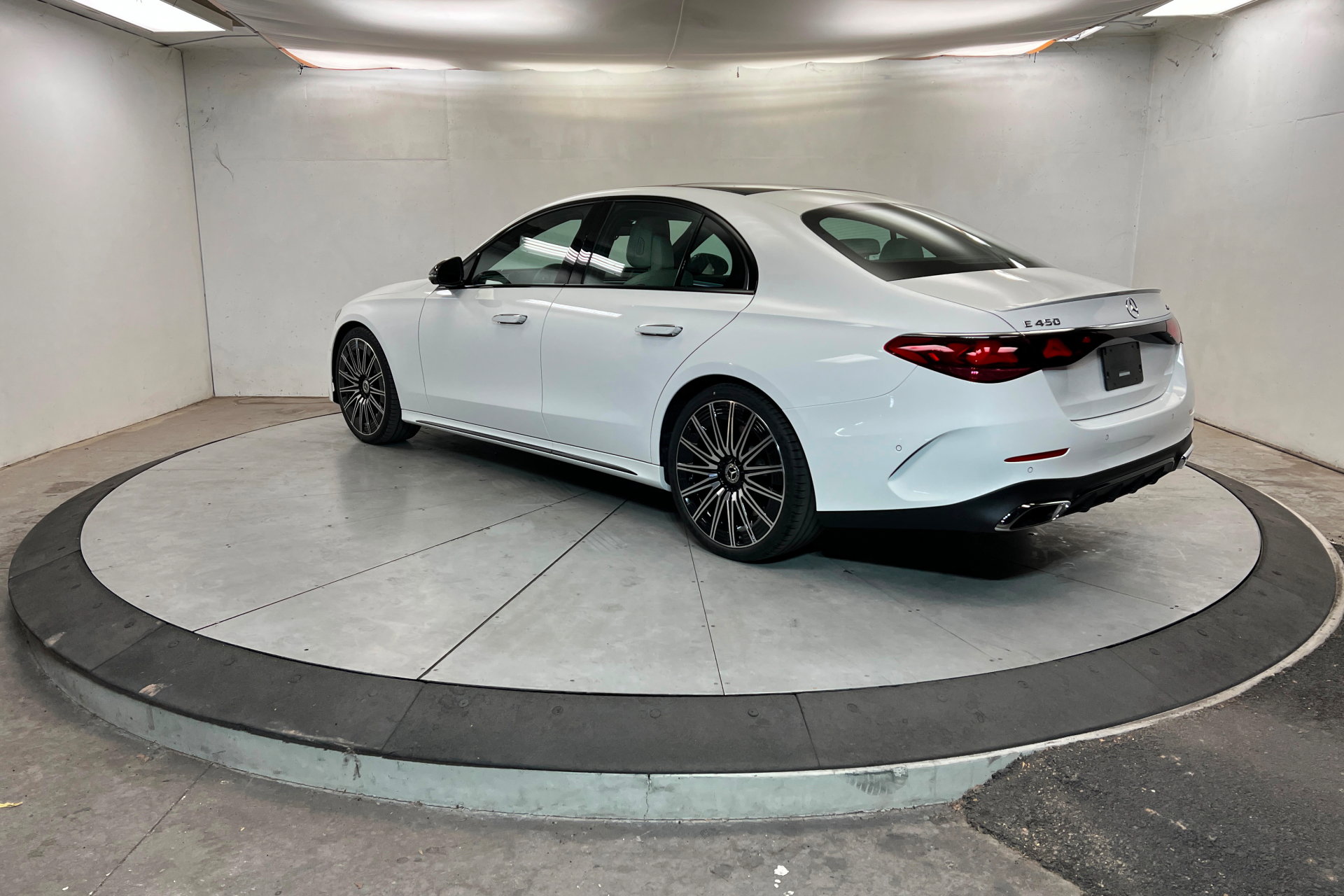 New 2026 Mercedes-Benz E 450 4MATIC Sedan image 3