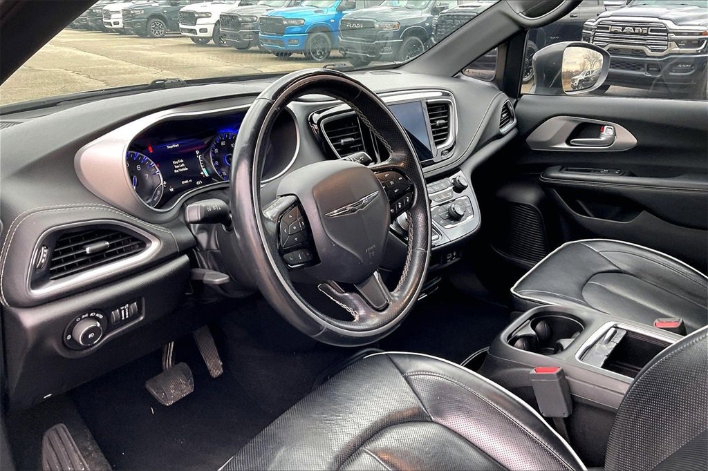 Used 2018 Chrysler Pacifica Limited w/ Advanced Safetytec Group image 12