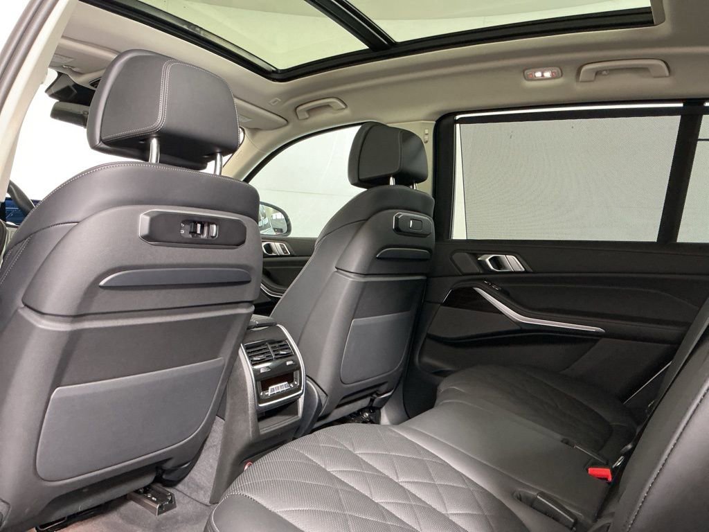 Certified 2025 BMW X7 xDrive40i w/ Premium Package image 25