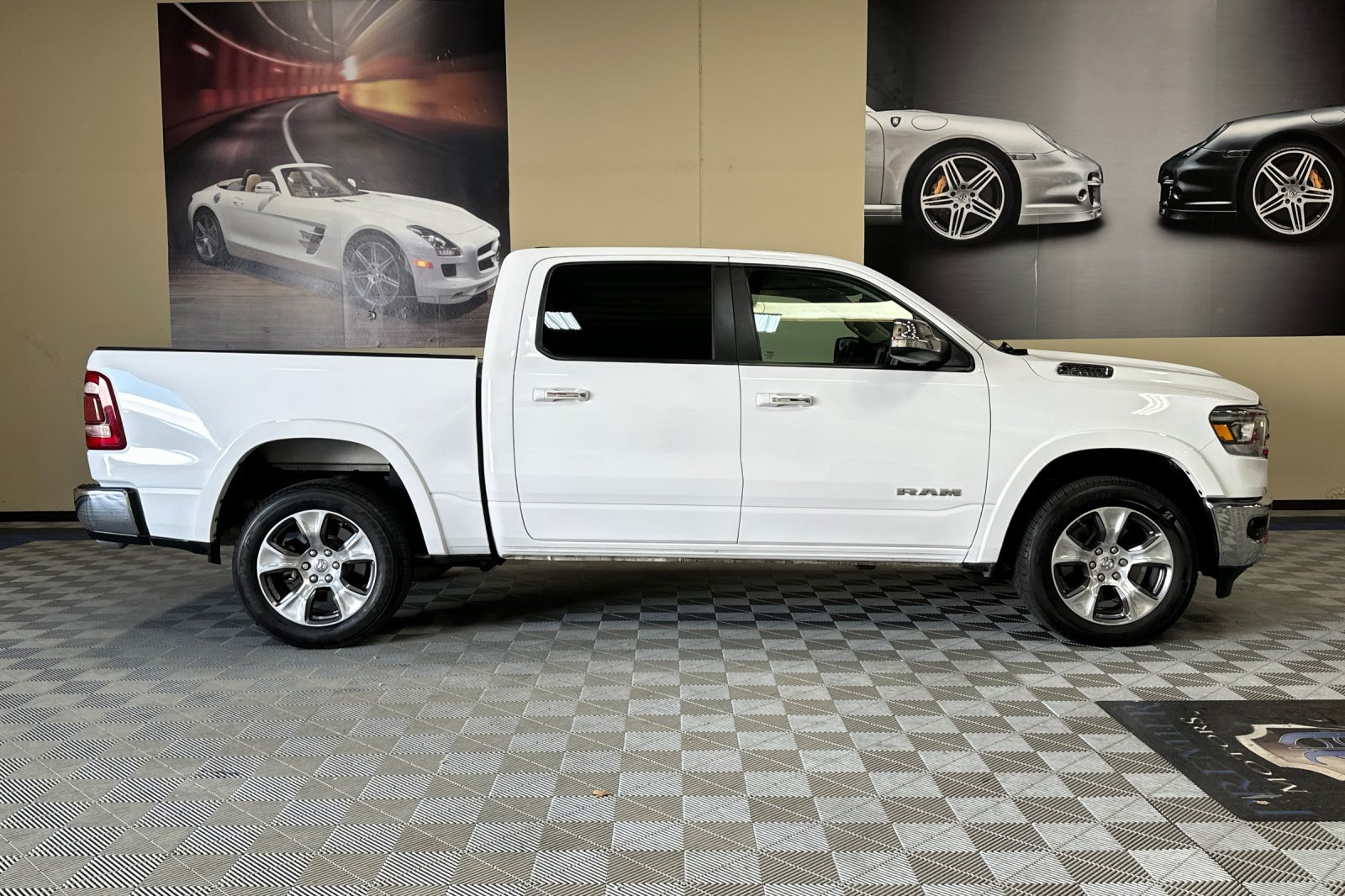 Used 2021 RAM 1500 Laramie AWD/4WD image 3