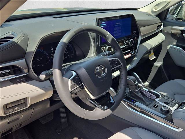 New 2026 Toyota Highlander Limited AWD/4WD image 3