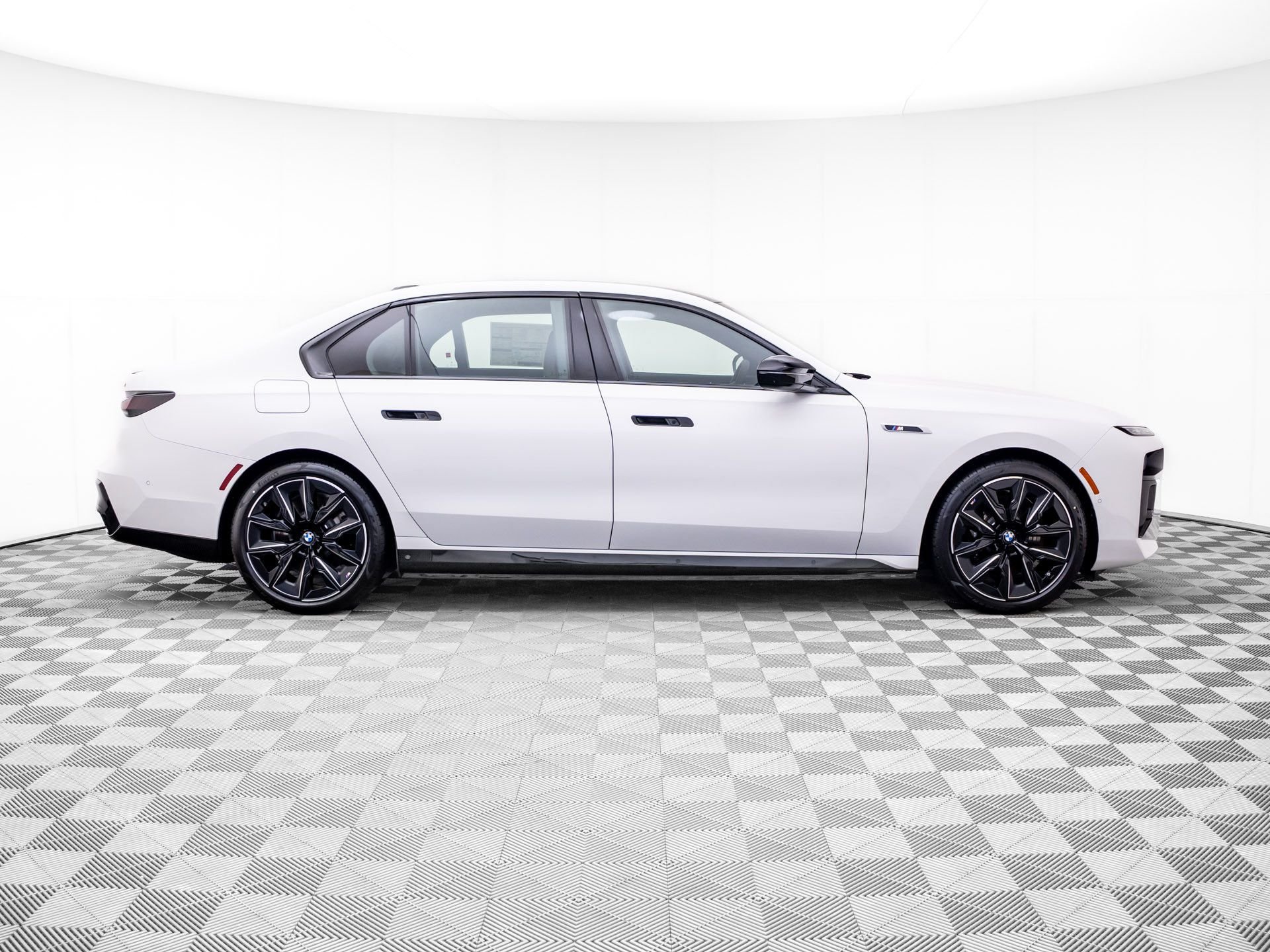 New 2026 BMW i7 M70 AWD/4WD image 8
