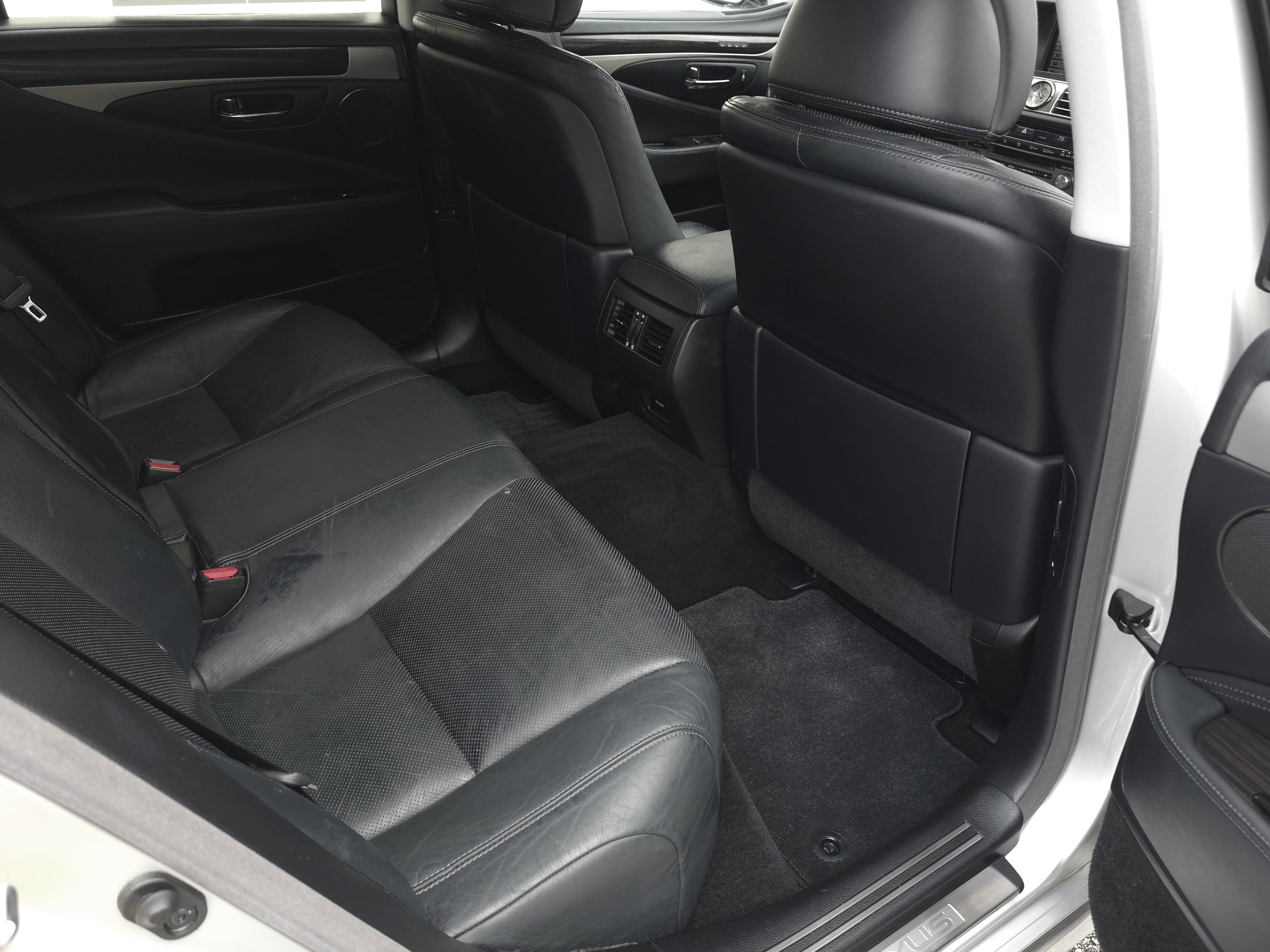 Used 2013 Lexus LS 460 AWD image 39