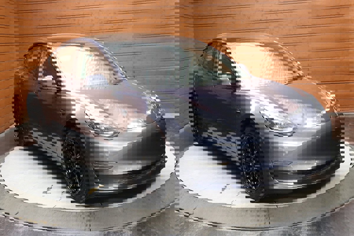 Used 2023 Tesla Model 3 Standard Range image 17