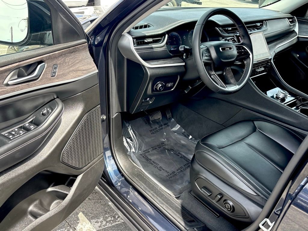 Used 2023 Jeep Grand Cherokee L Limited RWD image 9