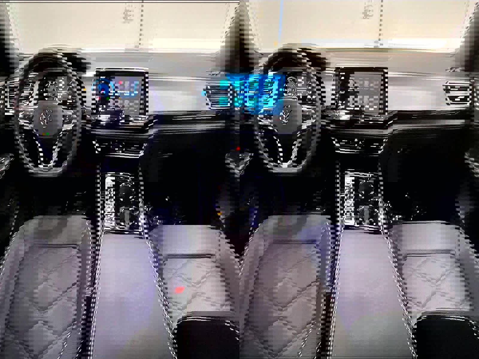 Used 2024 Volkswagen Atlas Cross Sport SE w/ Panoramic Sunroof Package image 18