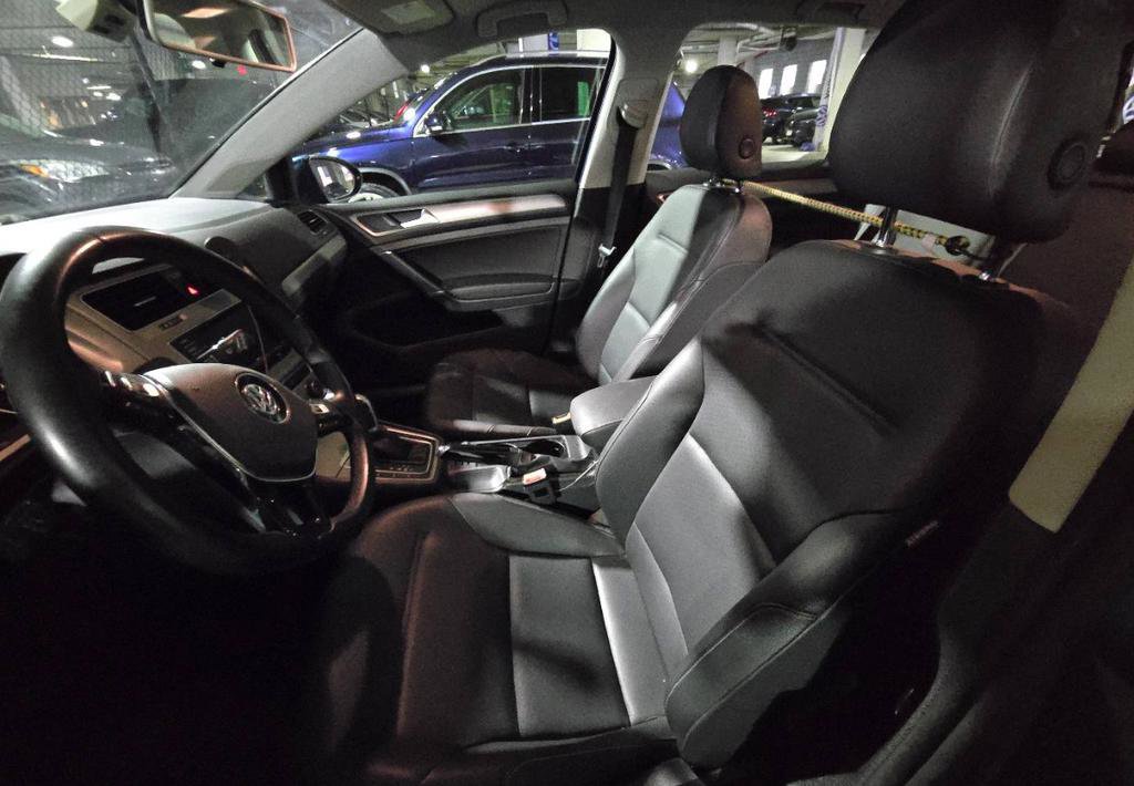 Used 2015 Volkswagen Golf S FWD image 15
