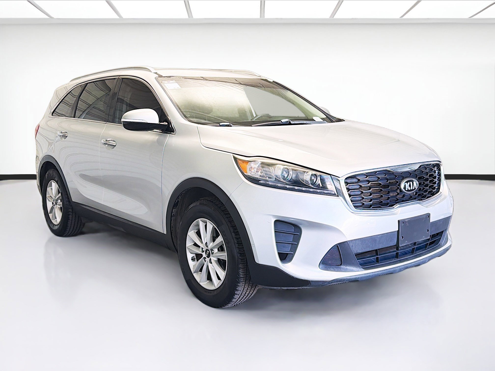 Used 2019 Kia Sorento LX w/ LX Convenience Package image 3