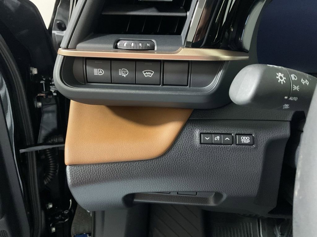 New 2025 Toyota Crown Signia image 28