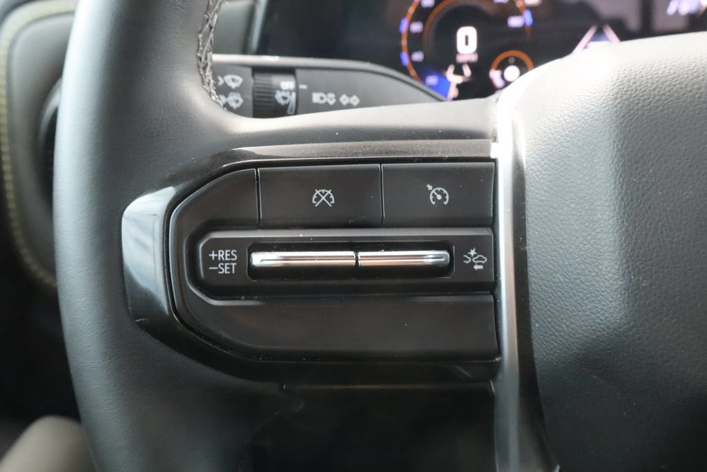 Used 2024 Chevrolet Colorado ZR2 w/ Technology Package AWD/4WD image 23