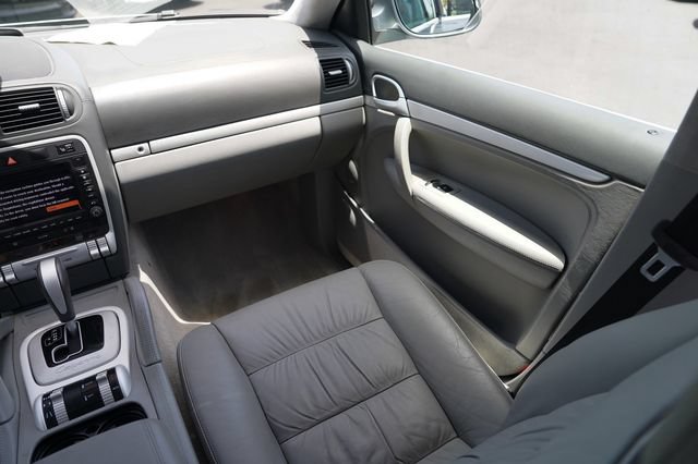 Used 2005 Porsche Cayenne Turbo AWD/4WD image 25