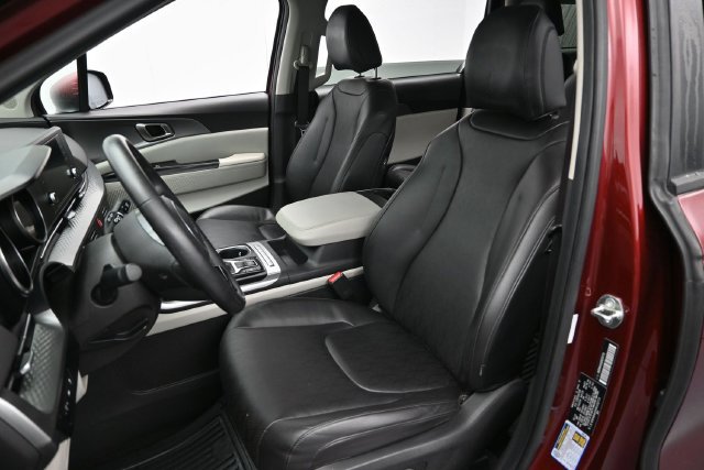 Used 2024 Kia Carnival LX FWD image 11