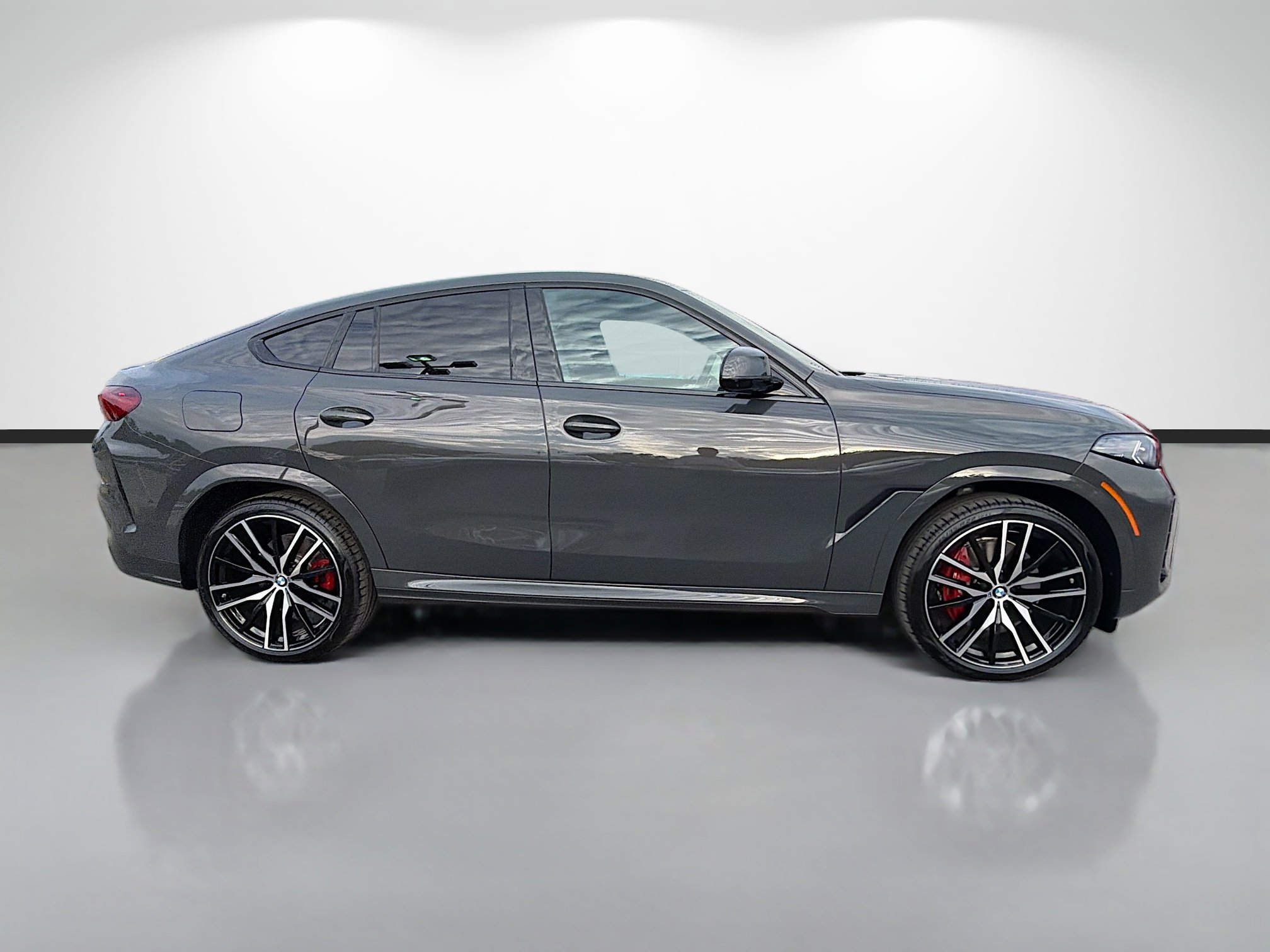 Used 2026 BMW X6 xDrive40i w/ Executive Package AWD/4WD image 2