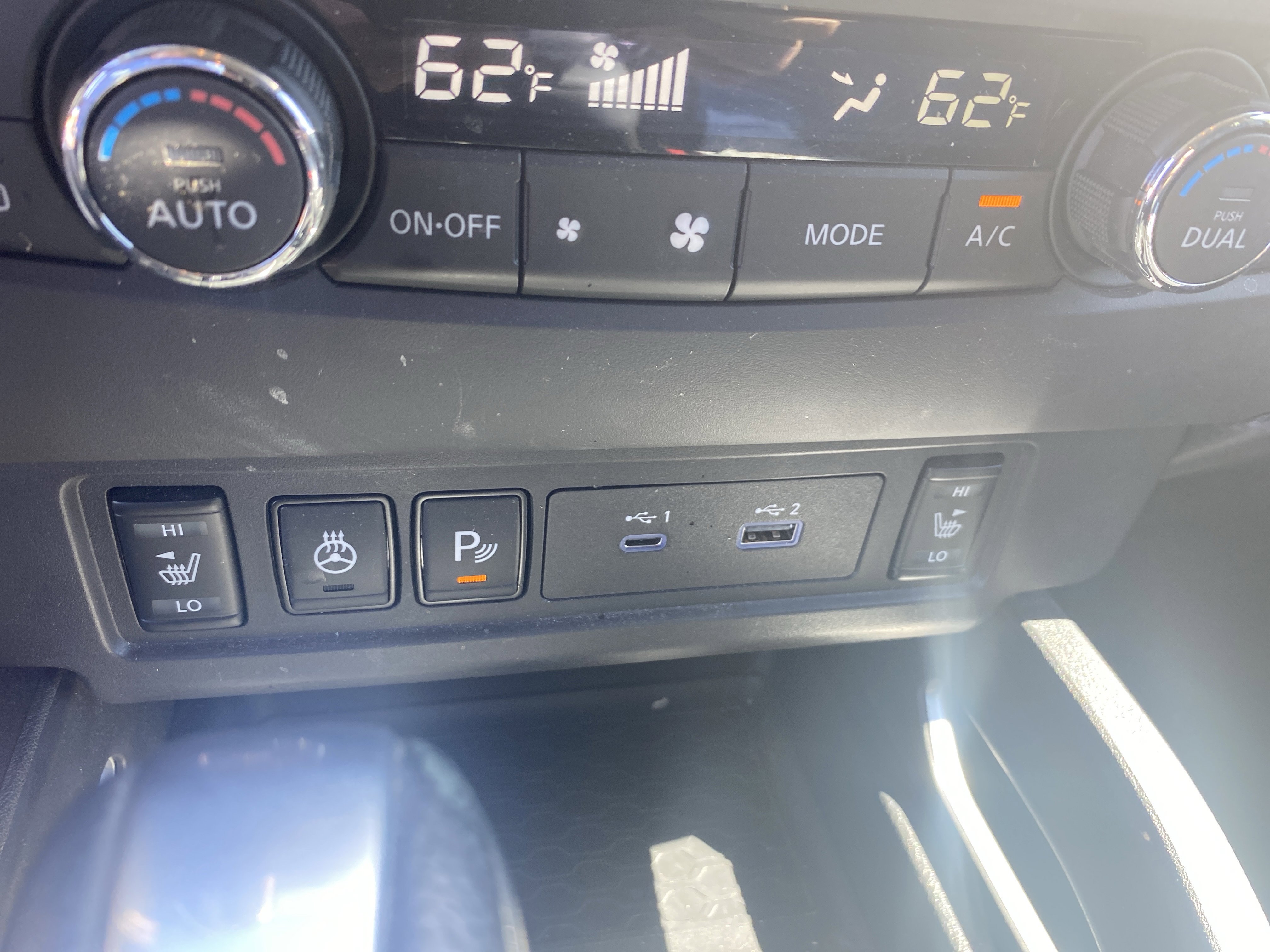 Used 2024 Nissan Frontier SV w/ SV Convenience Package image 17