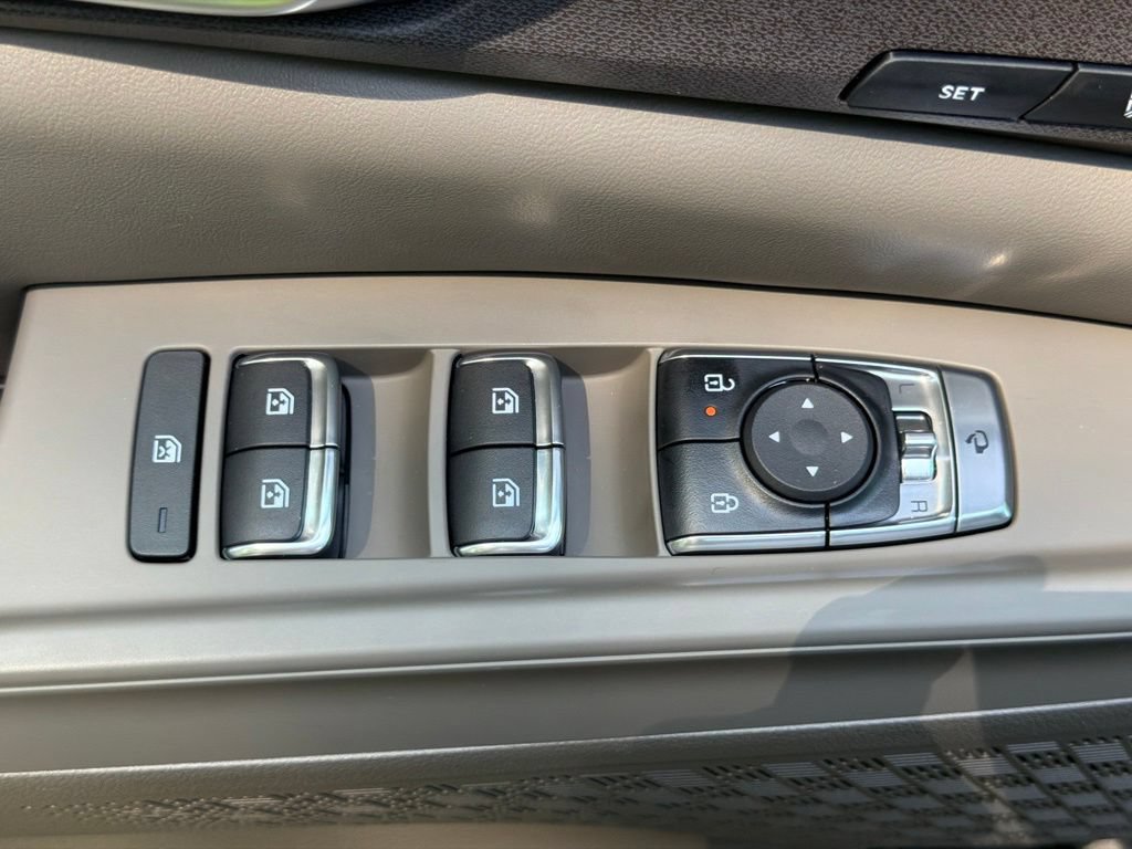Used 2026 Kia Carnival EX FWD image 18