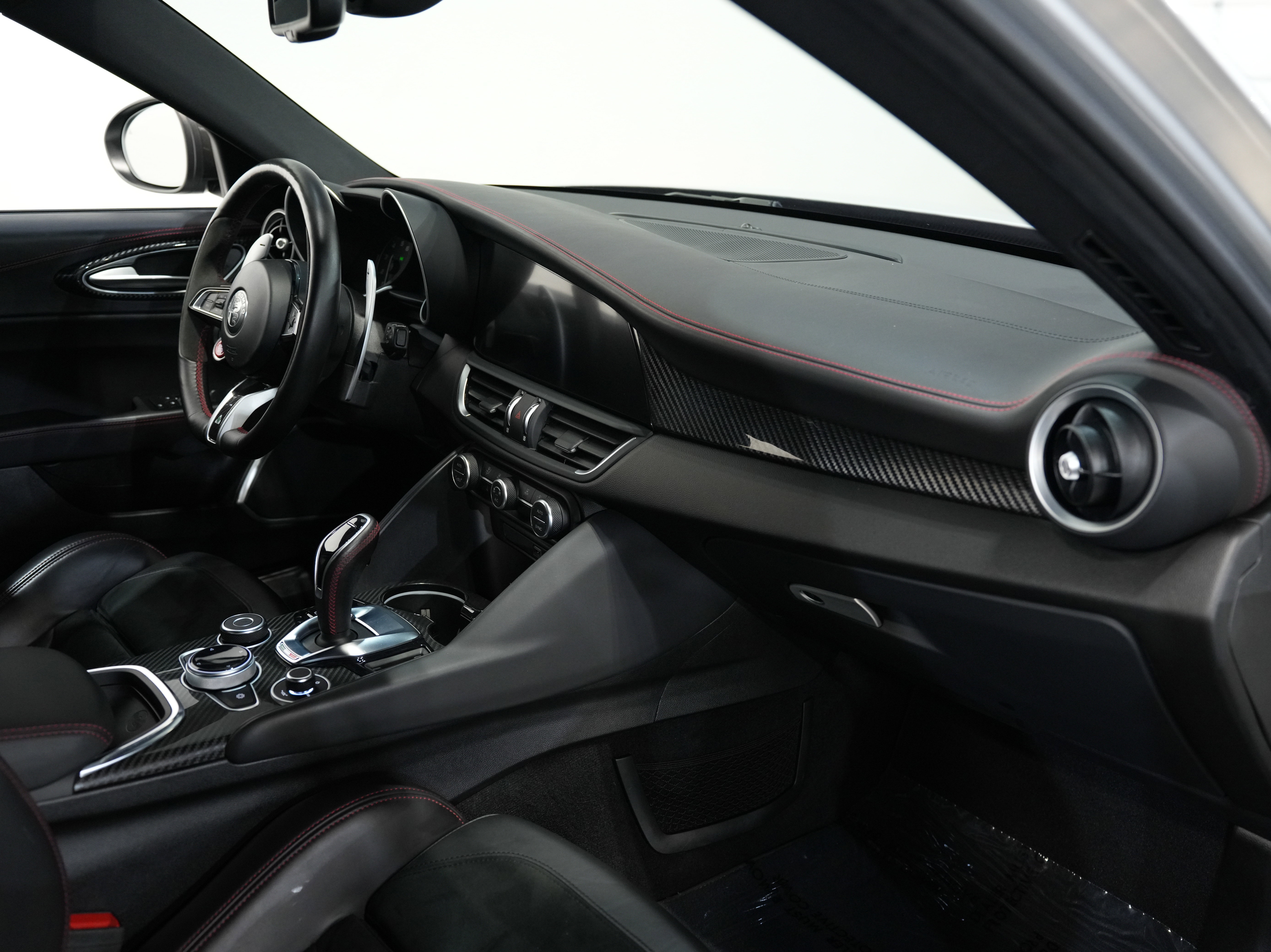 Used 2020 Alfa Romeo Giulia Quadrifoglio w/ Nero Edizione image 37