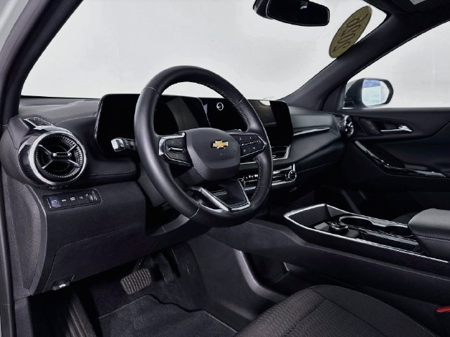 Used 2026 Chevrolet Equinox LT AWD/4WD image 9