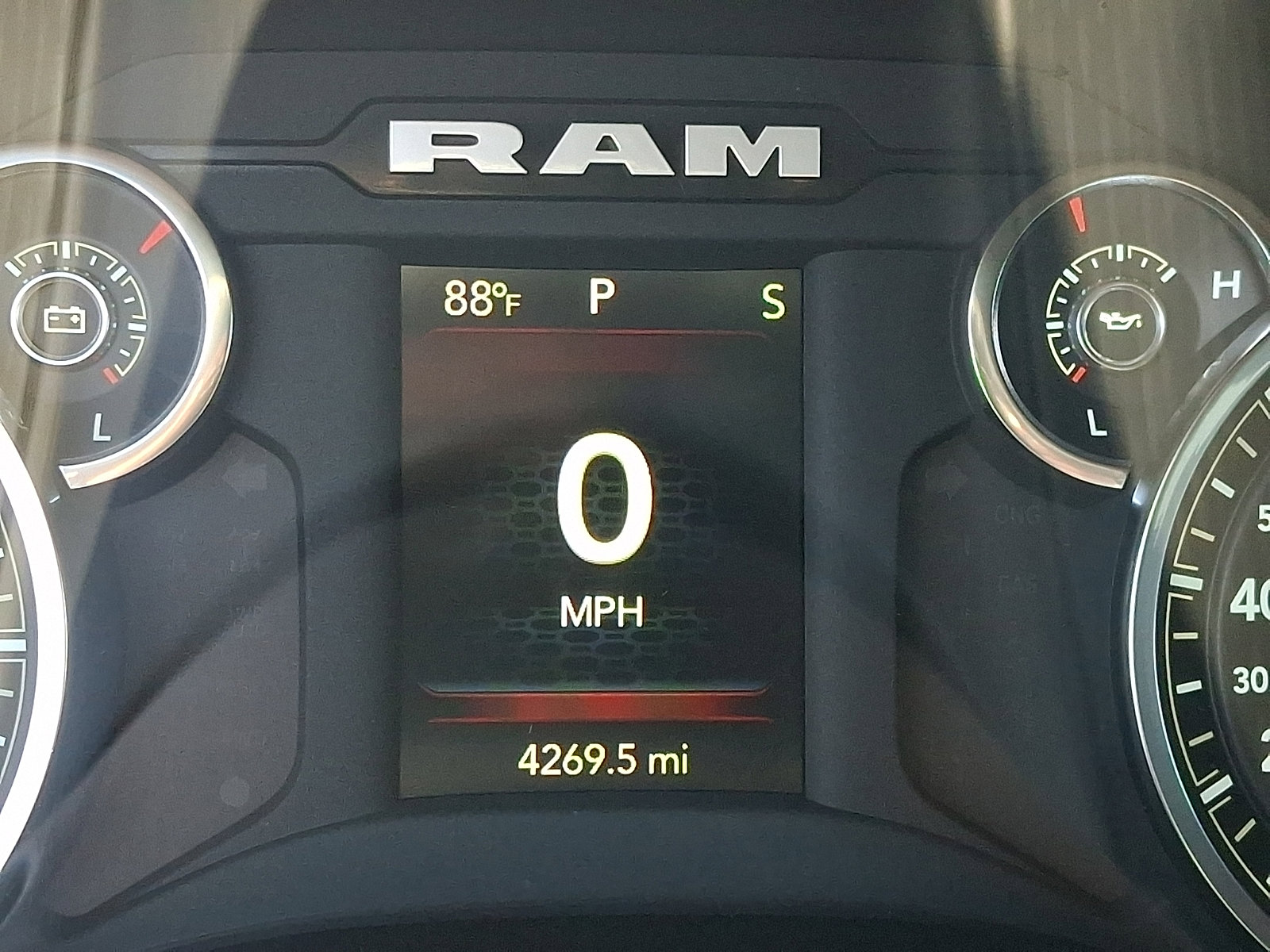 Used 2024 RAM 2500 Tradesman w/ Chrome Appearance Group image 21