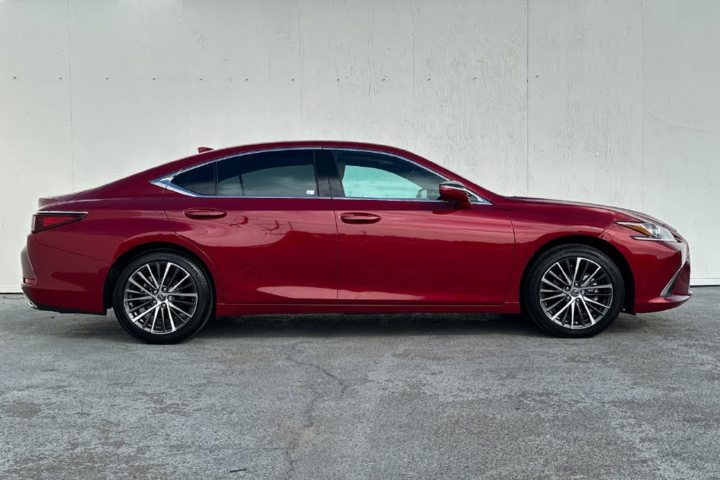 Used 2024 Lexus ES 350 w/ Premium Package FWD image 2
