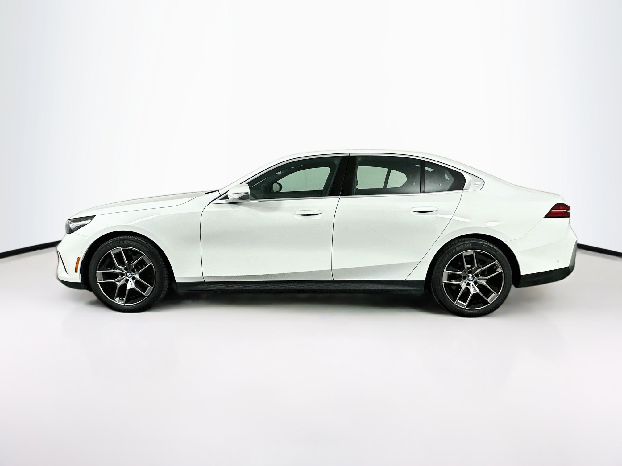 Used 2026 BMW 530i xDrive AWD/4WD image 4