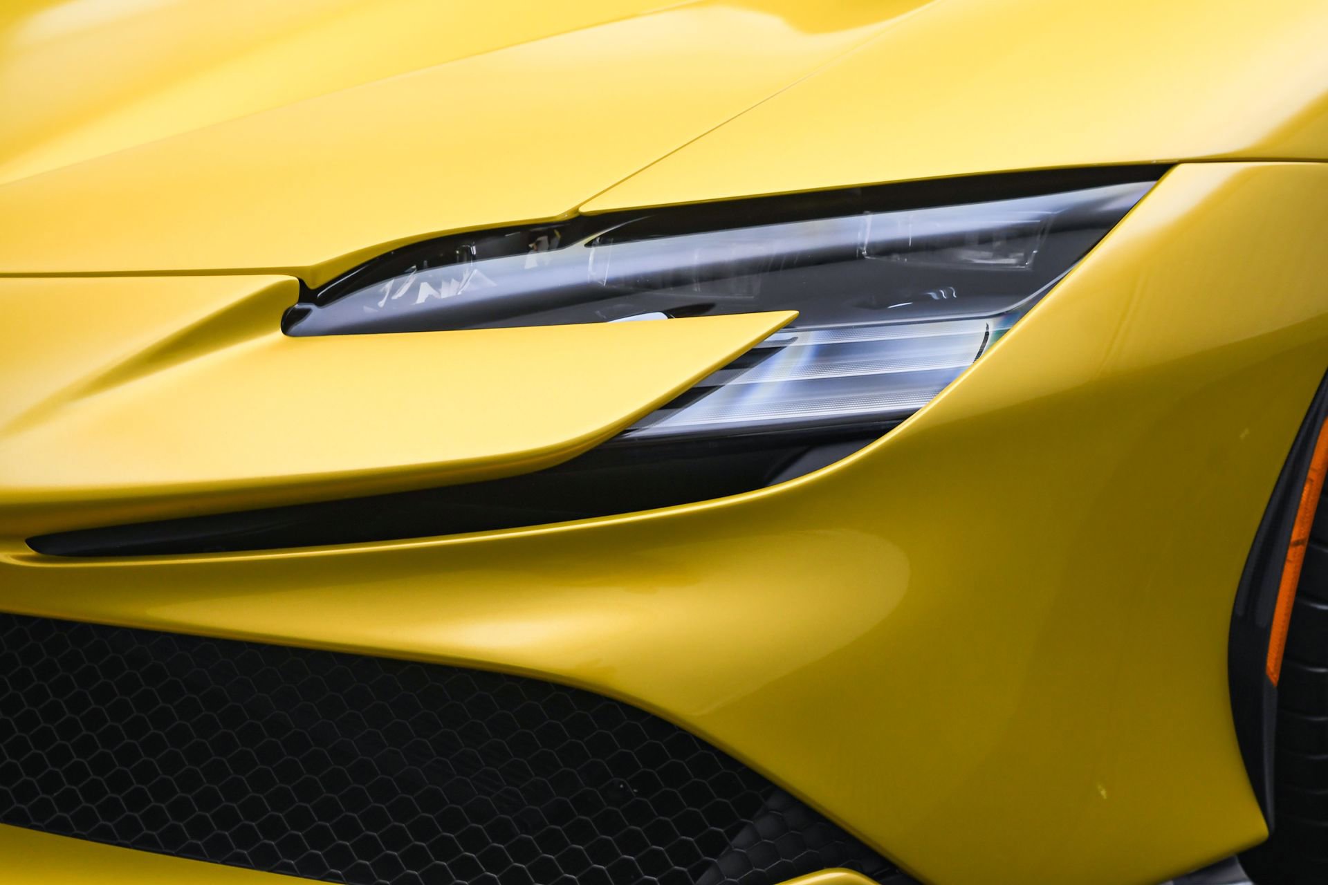 Used 2022 Ferrari SF90 Spider image 28