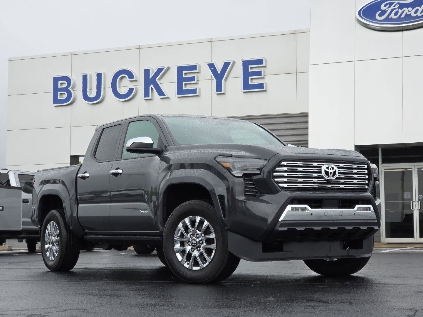Used 2024 Toyota Tacoma Limited w/ Limited Package (LT) AWD/4WD image 2