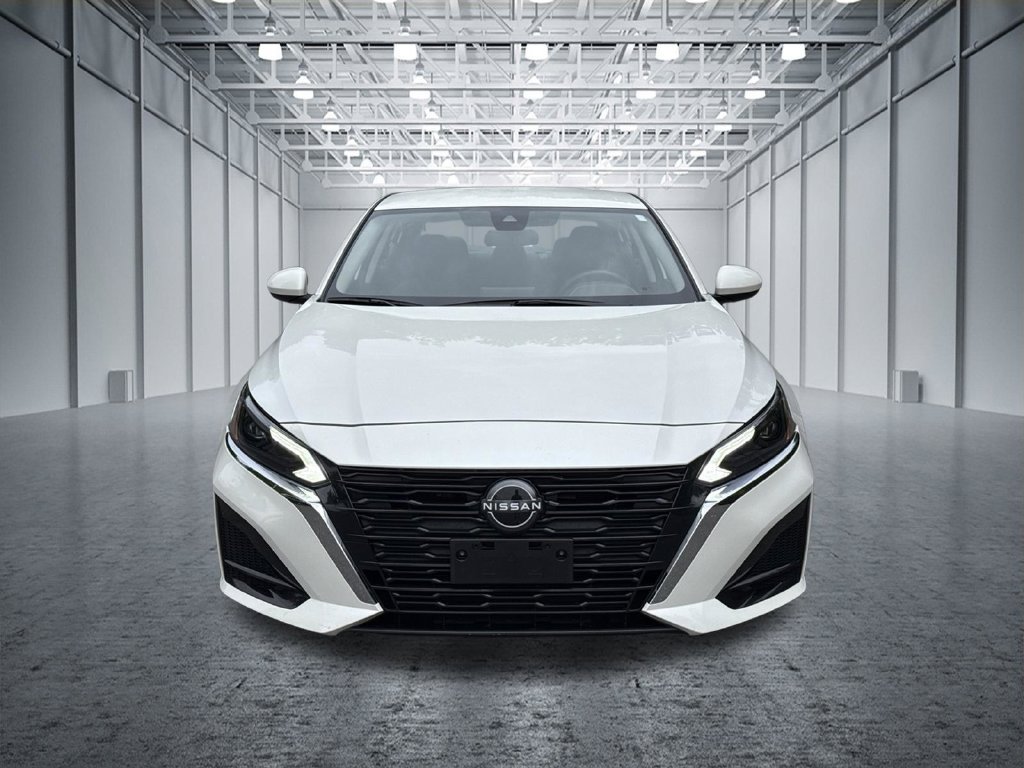 Used 2023 Nissan Altima 2.5 SV FWD image 2