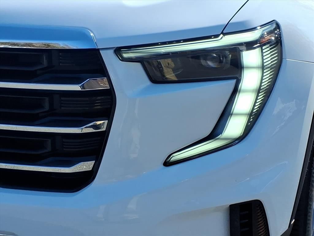 Used 2025 GMC Acadia Elevation image 7