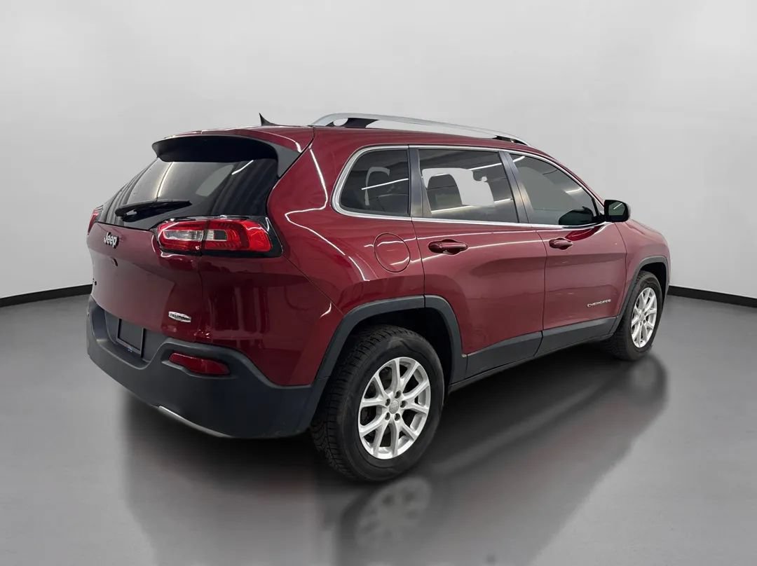 Used 2017 Jeep Cherokee Latitude AWD/4WD image 10