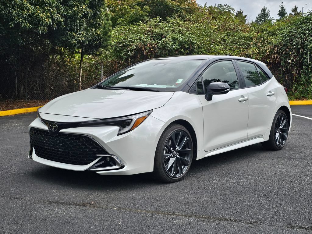 Used 2025 Toyota Corolla XSE FWD image 3