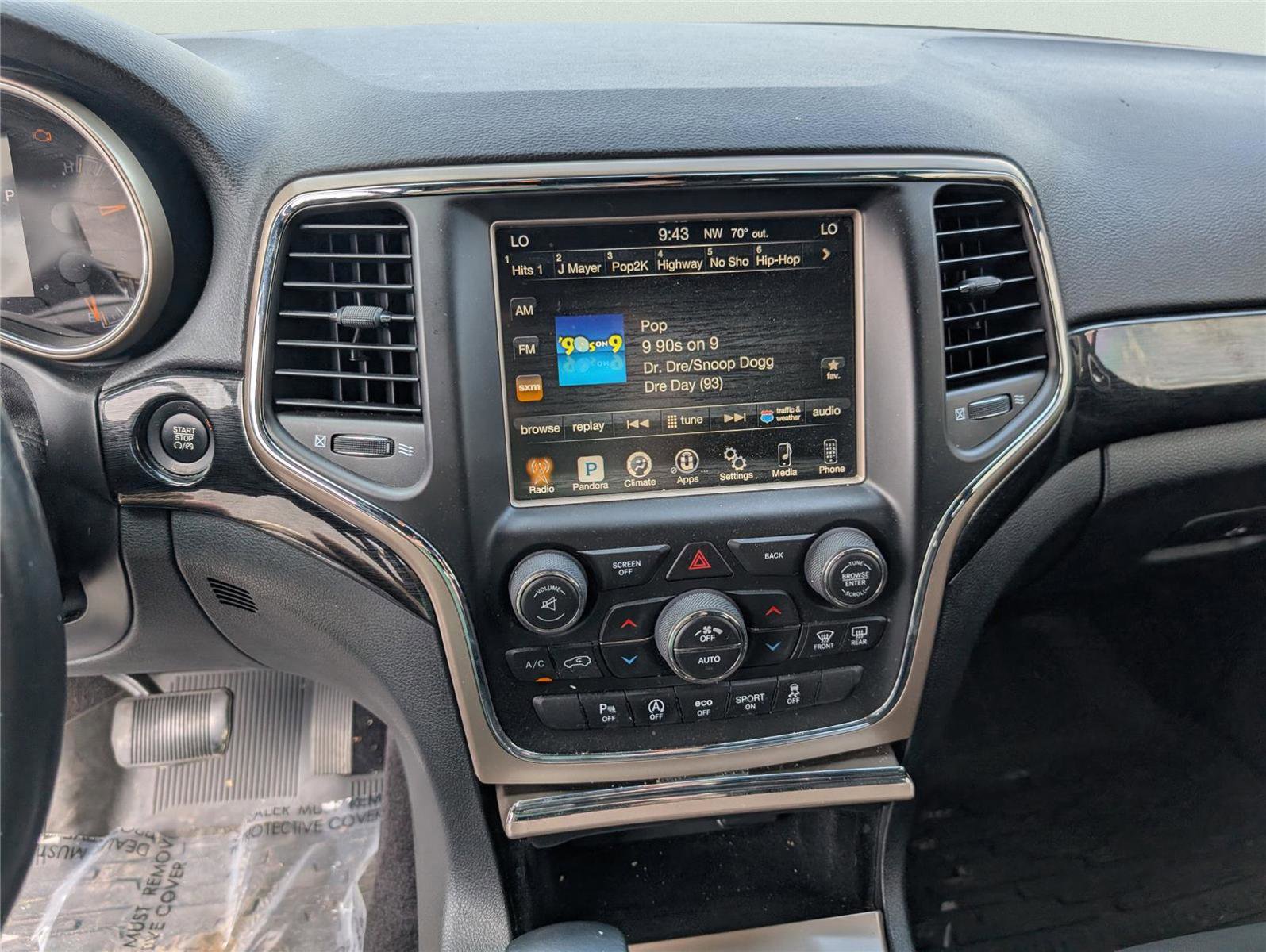 Used 2016 Jeep Grand Cherokee Laredo 75th Anniversary image 16