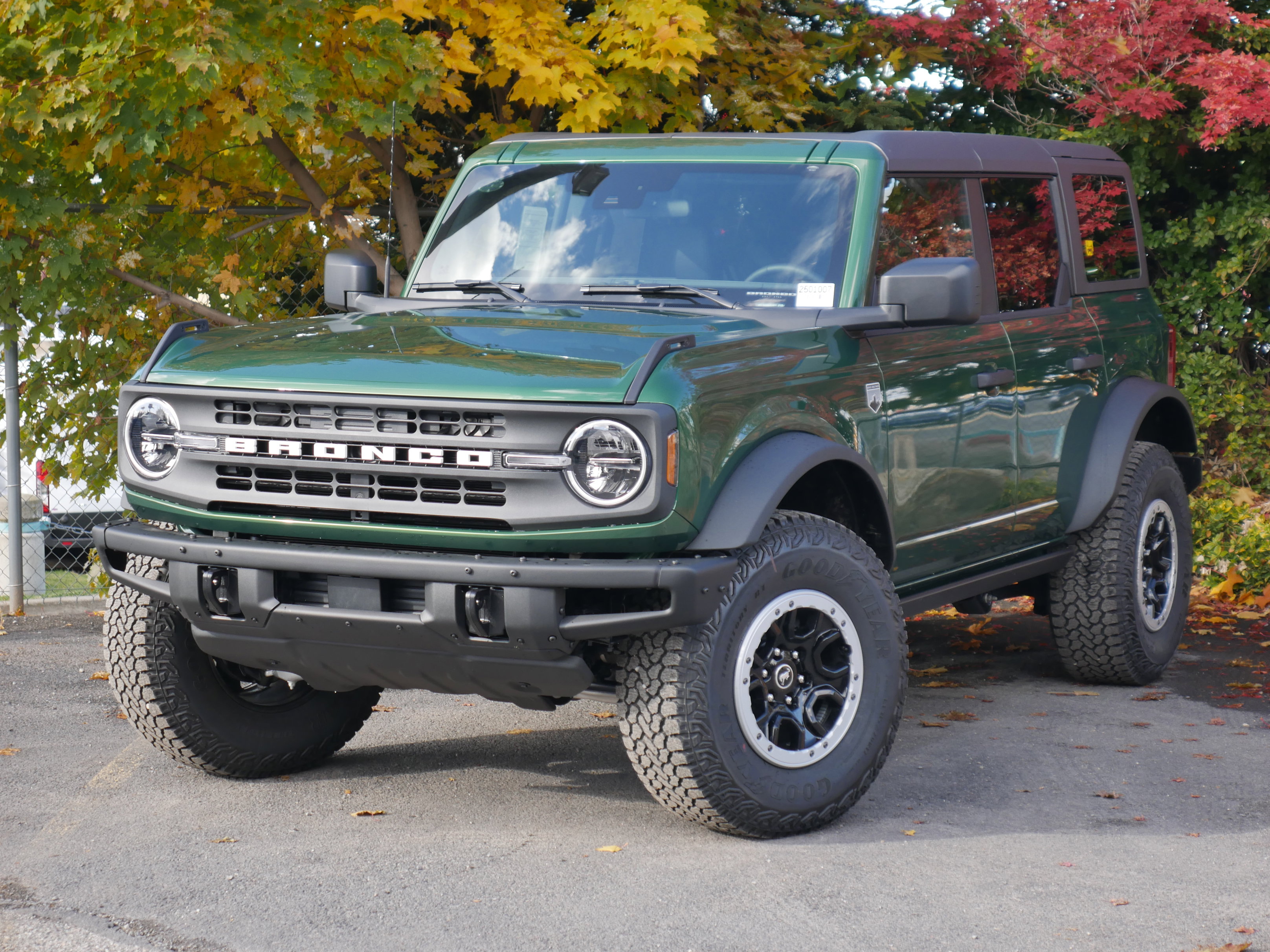New 2025 Ford Bronco Big Bend w/ Black Diamond Package image 2