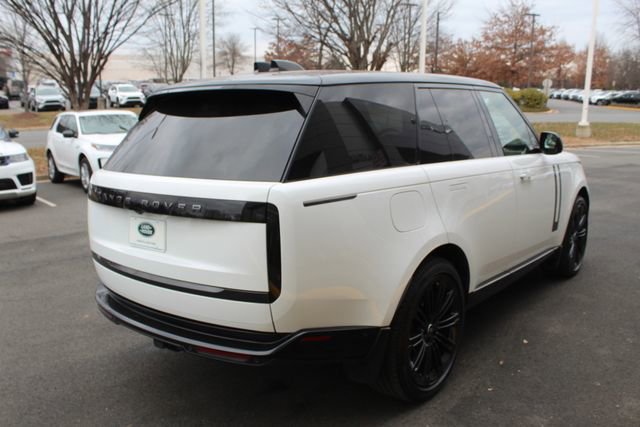 Used 2025 Land Rover Range Rover SE image 2
