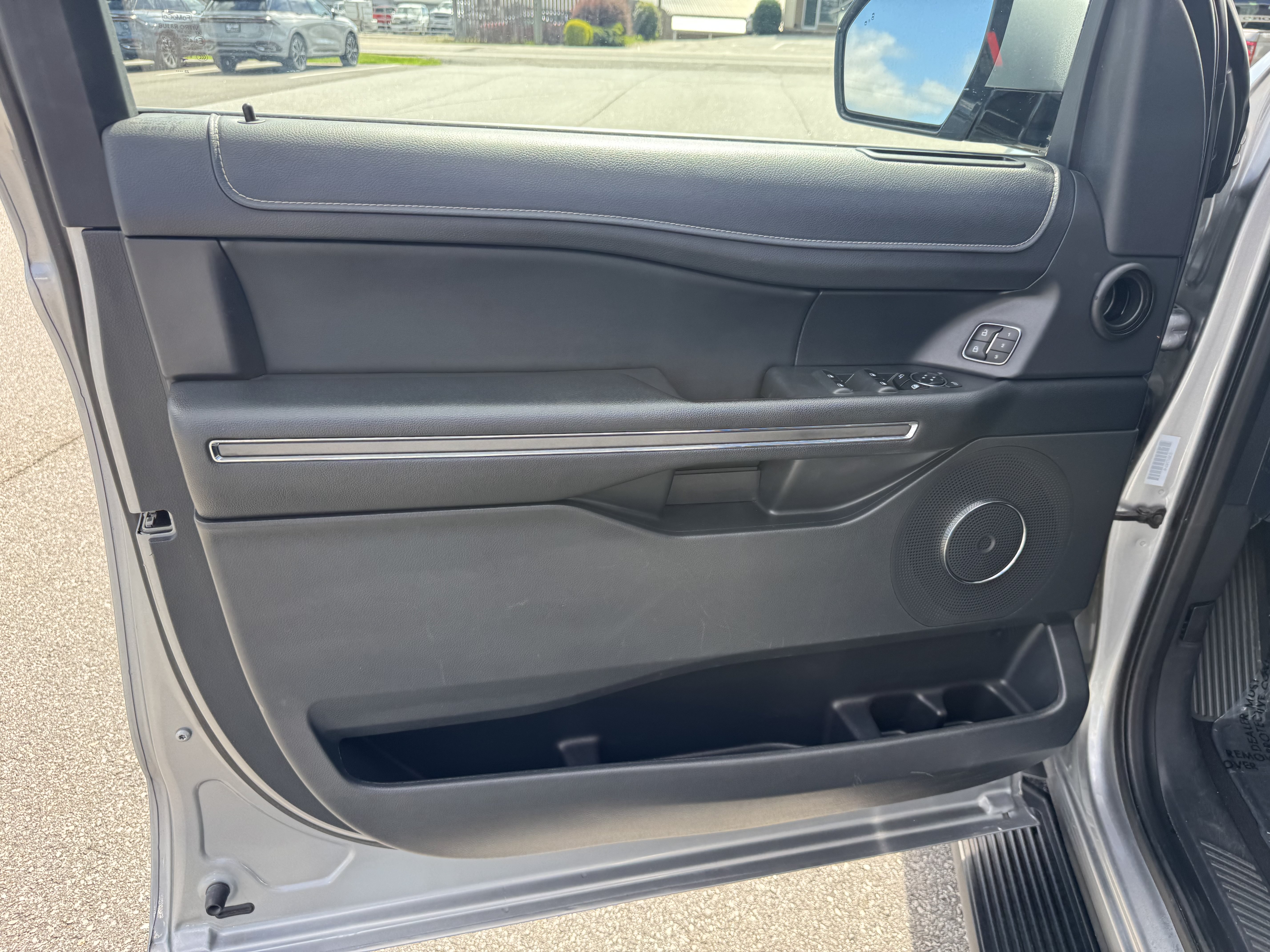Used 2024 Ford Expedition Max XLT AWD/4WD image 6