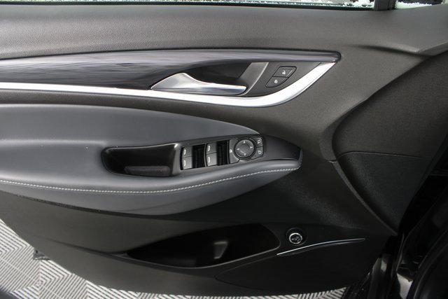 Used 2021 Buick Enclave Essence w/ LPO, Luxury Package image 13