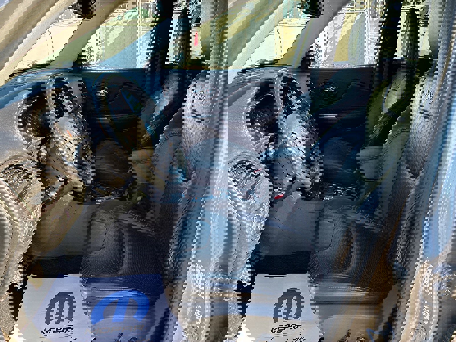 Used 2019 Jeep Cherokee Limited image 14