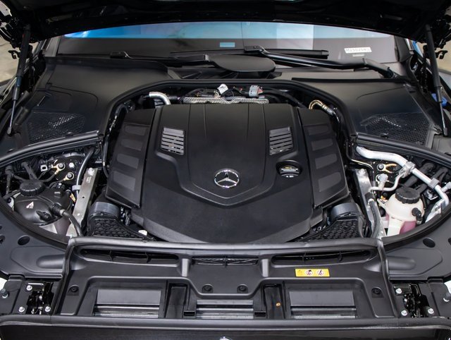 Certified 2025 Mercedes-Benz S 580 4MATIC Sedan image 5