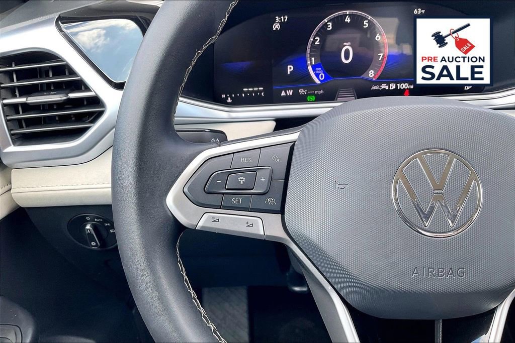 Used 2025 Volkswagen Taos SE FWD image 18