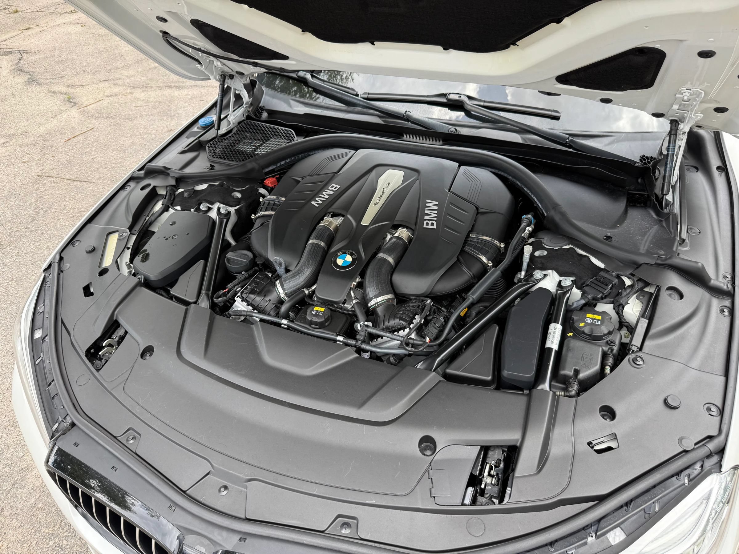 Used 2017 BMW 750i RWD image 17