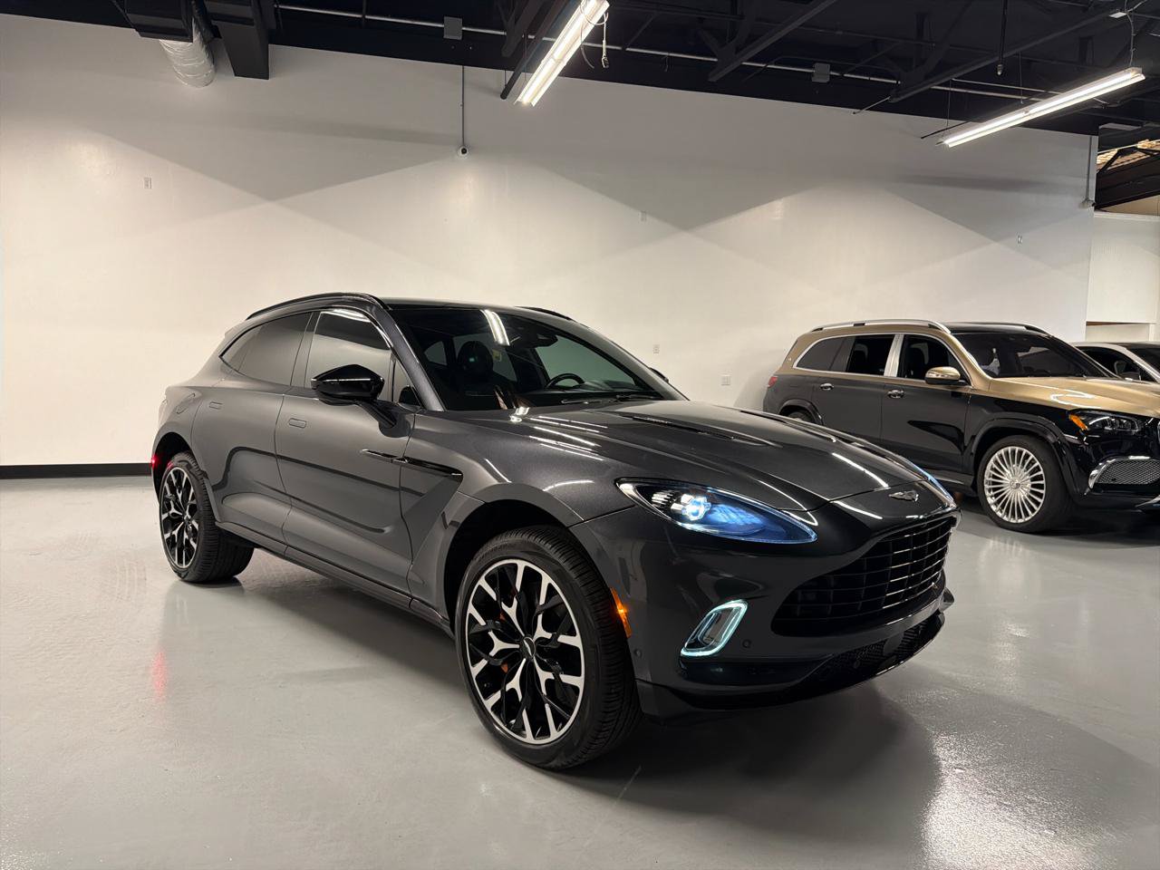 Used 2021 Aston Martin DBX AWD/4WD image 40