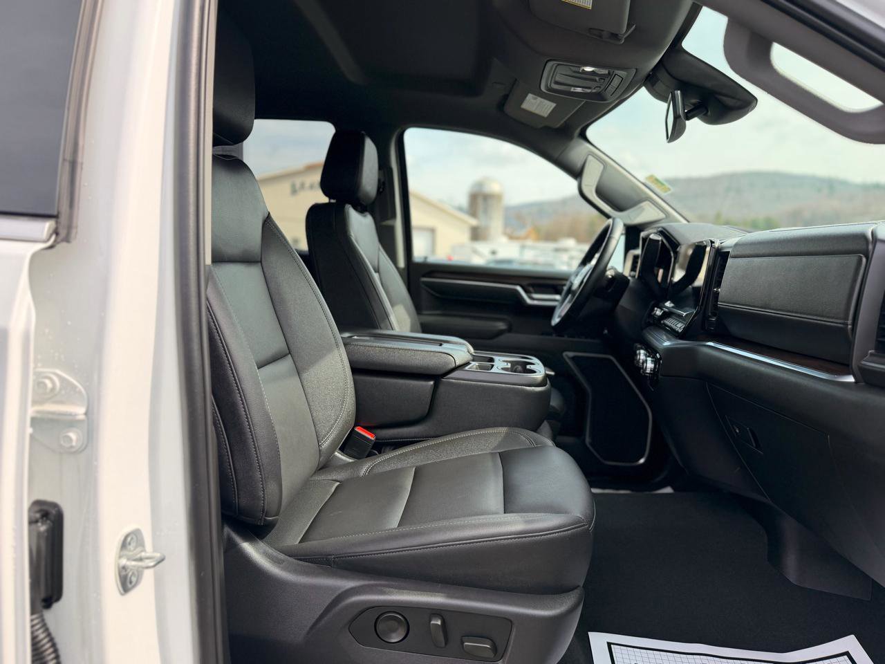 Used 2026 GMC Sierra 1500 SLT image 31