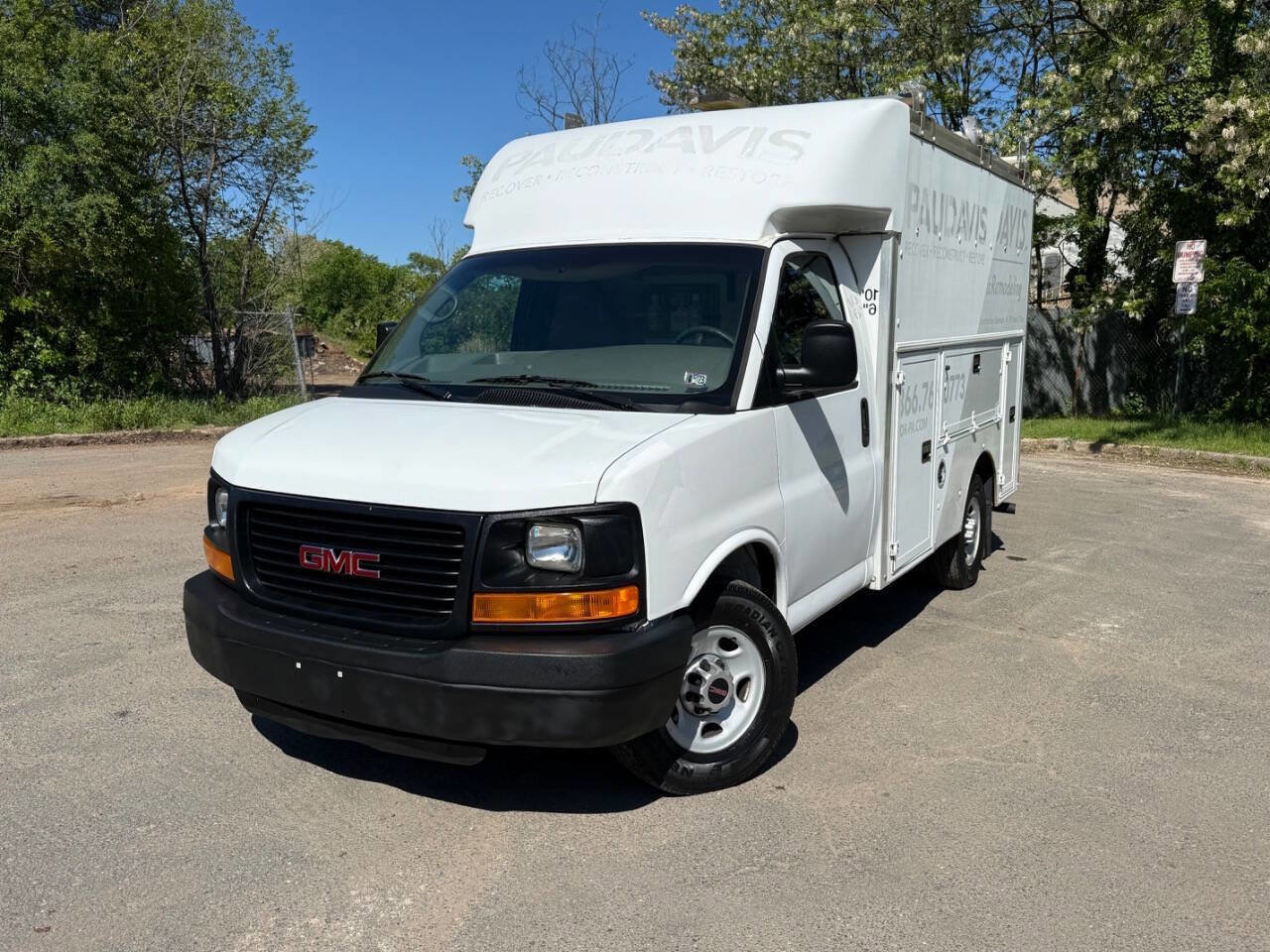 Used 2010 GMC Savana 3500 RWD image 1
