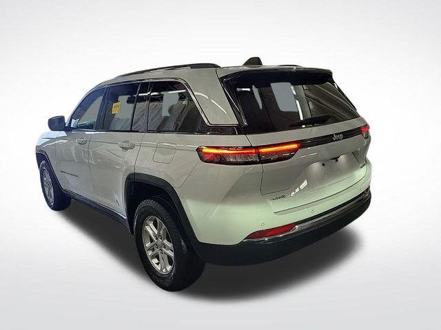 Used 2023 Jeep Grand Cherokee Laredo AWD/4WD image 10
